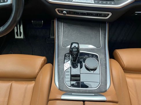 Used 2022 BMW X5 sDrive40i w/ M Sport Package RWD image 11