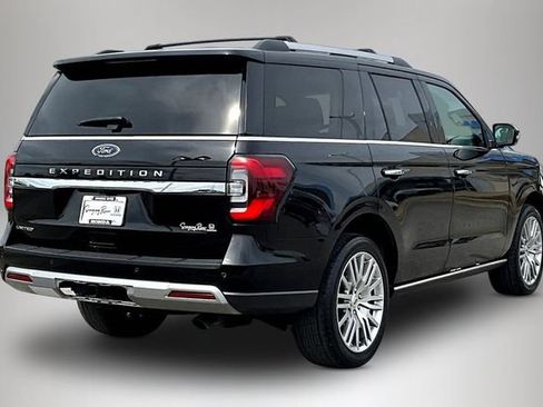 Used 2024 Ford Expedition Limited AWD/4WD image 5