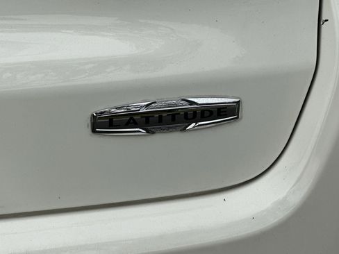 Used 2020 Jeep Compass Latitude image 24