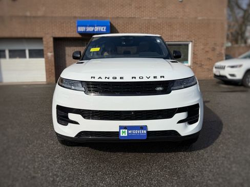 Used 2025 Land Rover Range Rover Sport SE AWD/4WD image 2