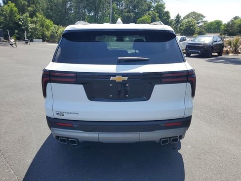 Used 2025 Chevrolet Traverse LT FWD image 5