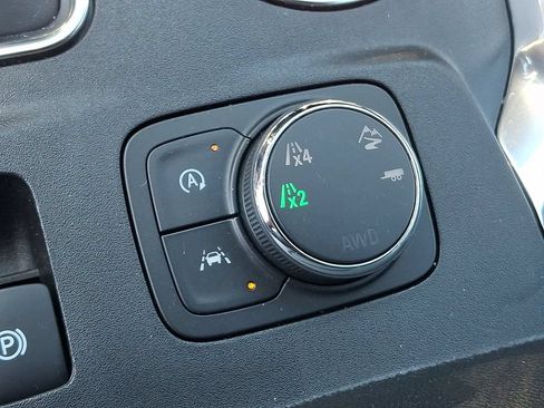 Used 2023 Chevrolet Traverse LT AWD/4WD image 24