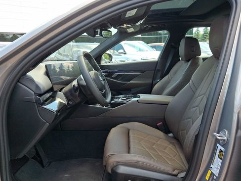 Used 2025 BMW i5 xDrive40 w/ Premium Package AWD/4WD image 14