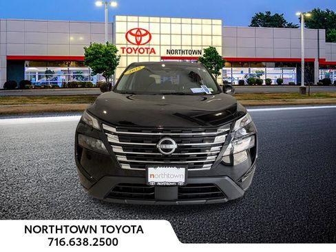 Used 2025 Nissan Rogue SV image 5