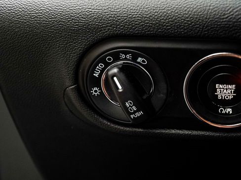 Used 2018 Maserati Levante image 24