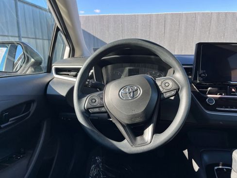 Used 2025 Toyota Corolla LE image 28