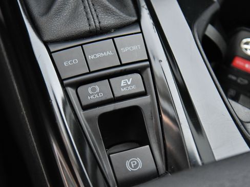 Used 2025 Toyota Camry SE w/ Convenience Package FWD image 30