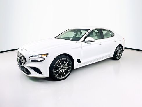Used 2025 Genesis G70 2.5T image 3