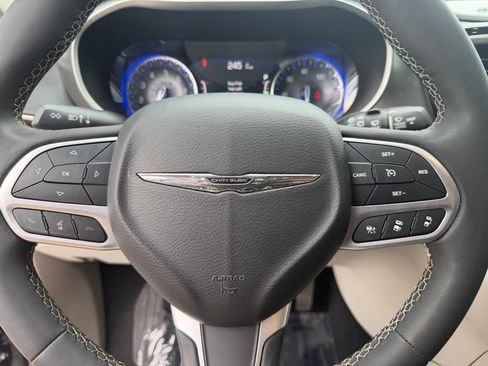 Used 2022 Chrysler Pacifica Touring-L FWD image 21