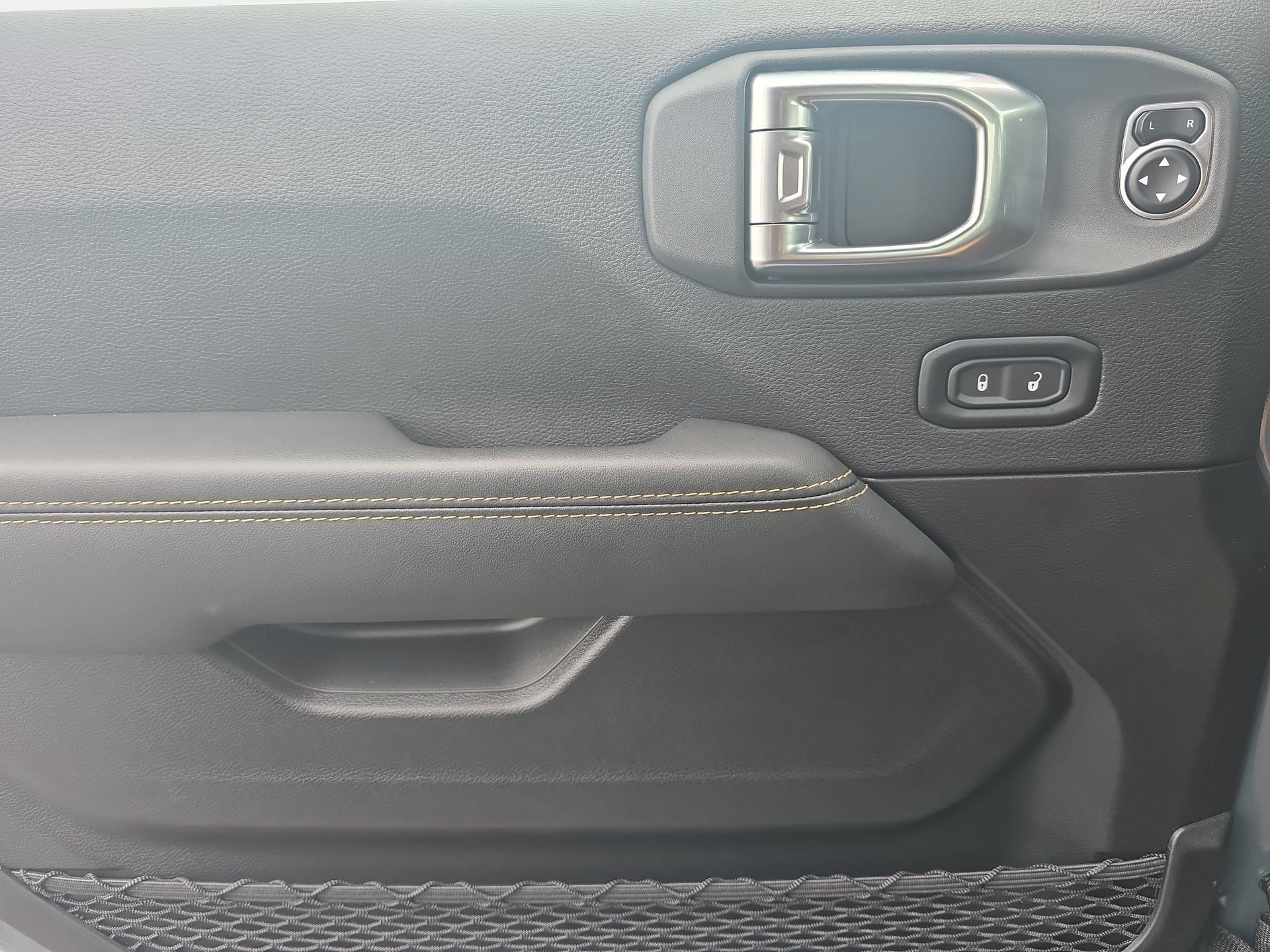 Used 2025 Jeep Wrangler Unlimited Rubicon 392 AWD/4WD image 25