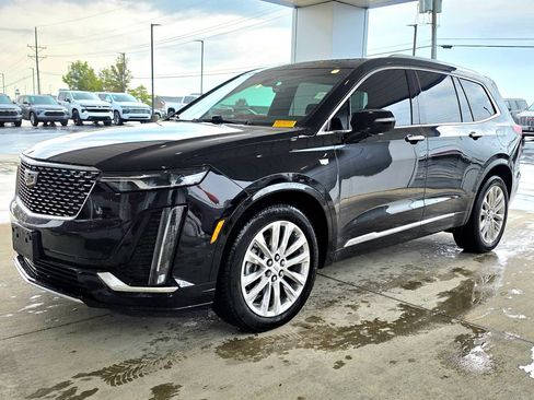 Used 2020 Cadillac XT6 Premium Luxury AWD/4WD image 2