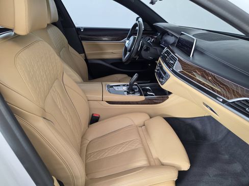 Used 2021 BMW 740i w/ M Sport Package RWD image 31