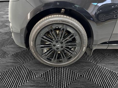New 2025 Land Rover Range Rover SE image 13