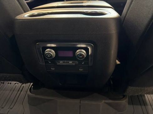 Used 2022 GMC Yukon SLT w/ SLT Premium Package AWD/4WD image 47
