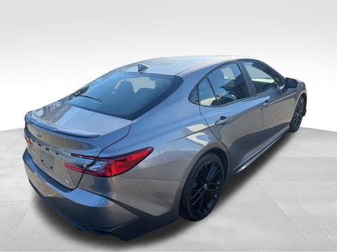 Used 2025 Toyota Camry SE image 4