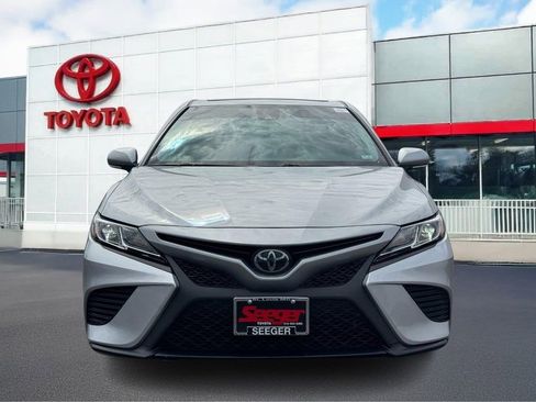 Used 2020 Toyota Camry SE w/ Moonroof Package image 10
