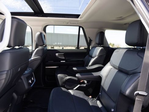 Used 2025 Ford Expedition Platinum w/ Driver's Package image 21