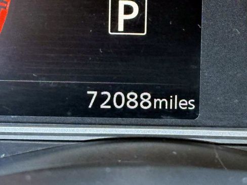 Certified 2022 Nissan Versa SV w/ Trunk Package image 26