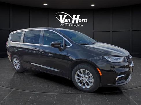 New 2026 Chrysler Pacifica Limited w/ Trailer Tow Group image 45