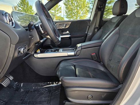 Used 2025 Mercedes-Benz GLB 250 image 12