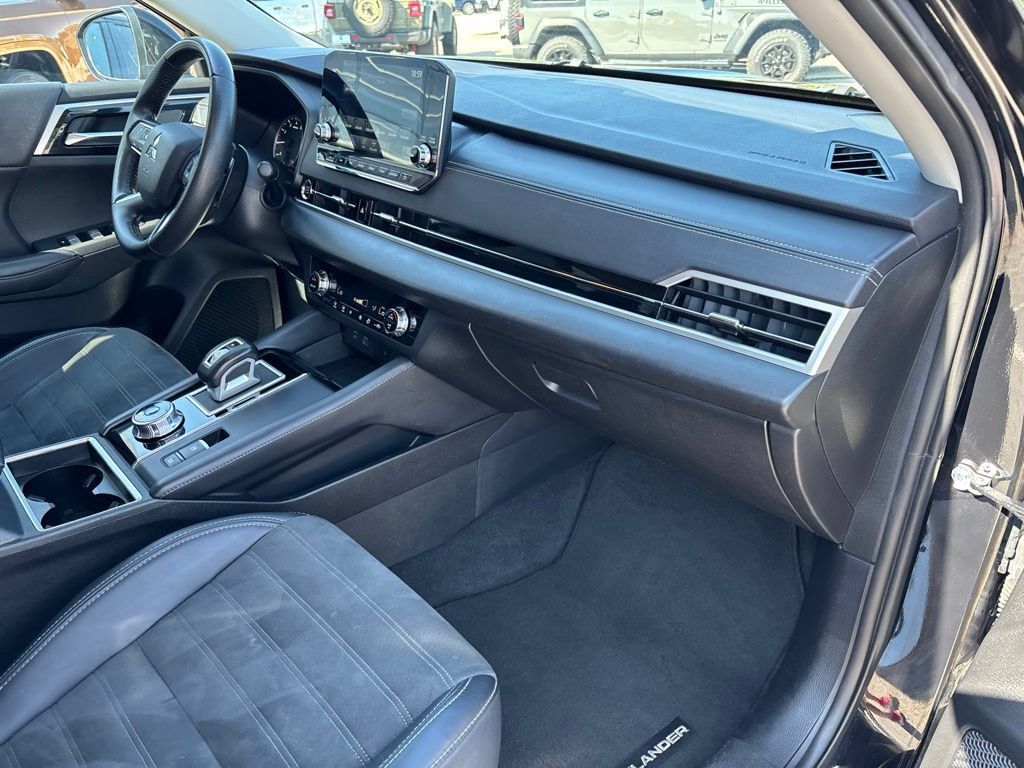 Used 2024 Mitsubishi Outlander SE AWD/4WD image 26