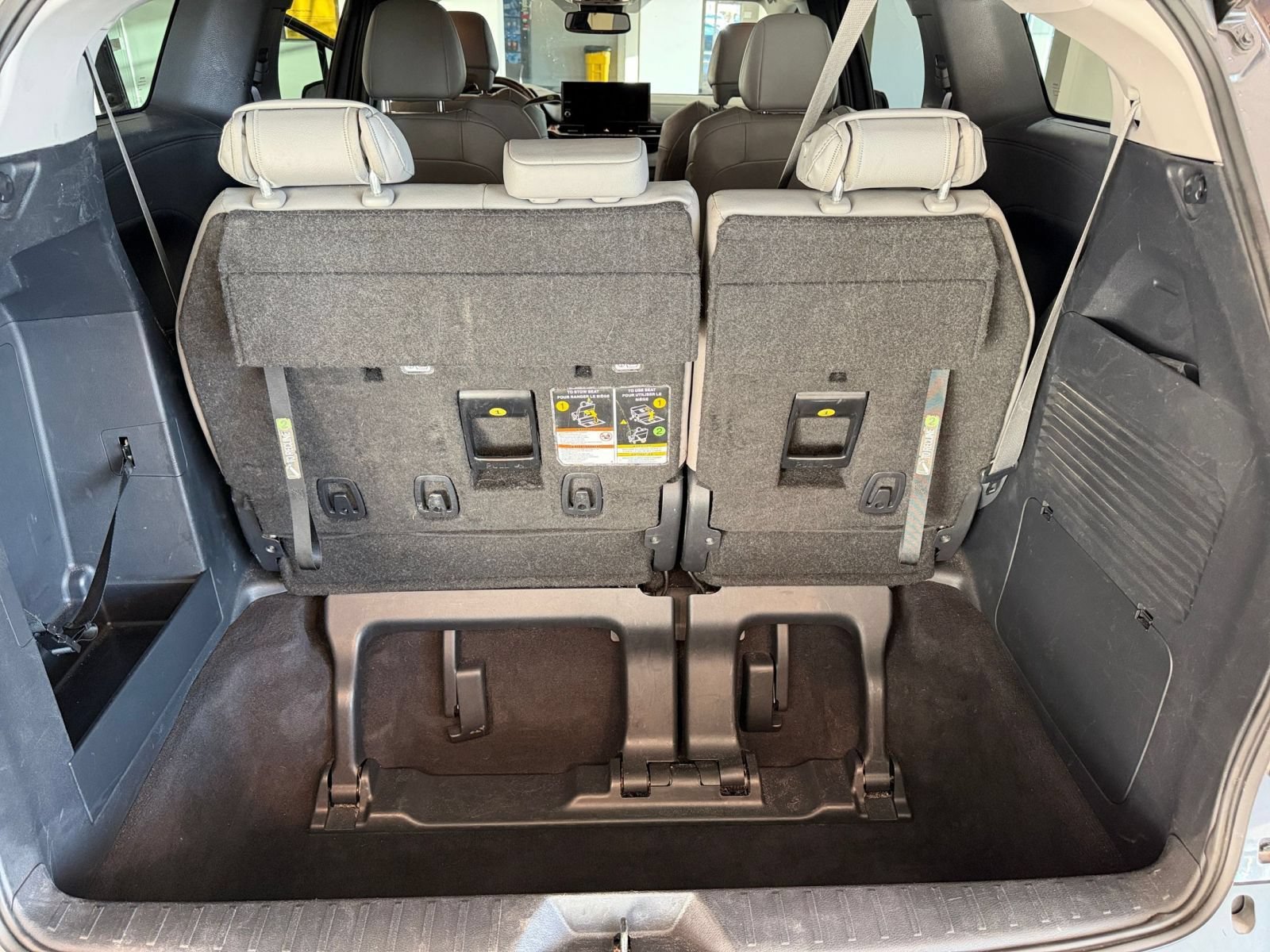 Used 2025 Toyota Sienna XLE FWD image 33