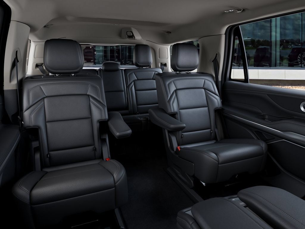 New 2027 Lincoln Navigator Premiere AWD/4WD image 11