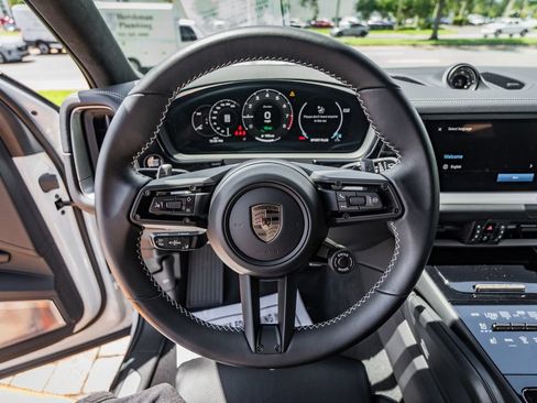 Used 2025 Porsche Cayenne Turbo AWD/4WD image 23