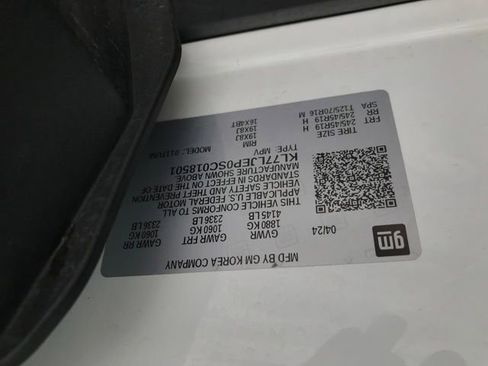 Certified 2025 Chevrolet Trax RS w/ Sunroof Package image 25