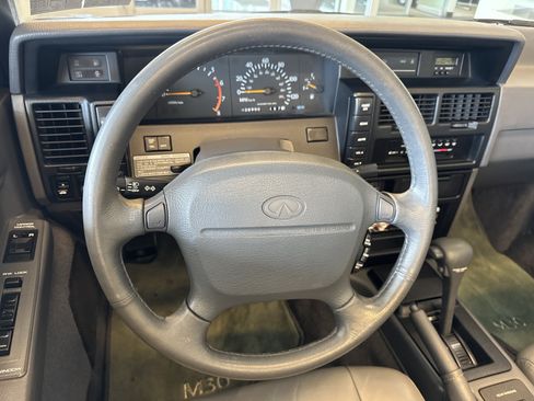 Used 1991 INFINITI M30 Convertible RWD image 16