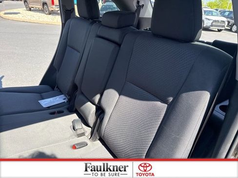 Certified 2019 Toyota Highlander LE image 12
