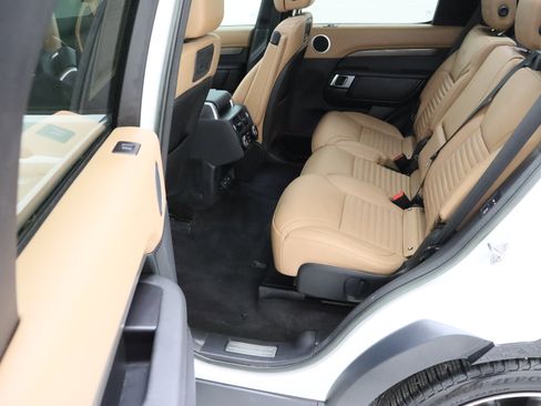 Used 2023 Land Rover Discovery Metropolitan Edition AWD/4WD image 31
