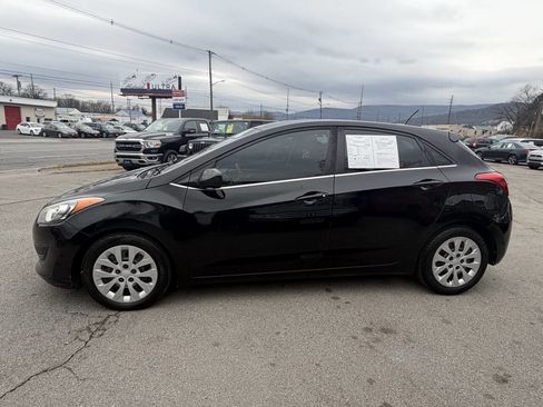 Used 2017 Hyundai Elantra GT image 7