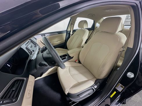 Used 2015 Hyundai Sonata SE image 13