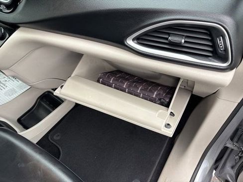 Used 2020 Chrysler Voyager Lxi image 42