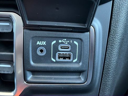 Used 2025 Jeep Wrangler Unlimited Rubicon w/ Convenience Group image 6