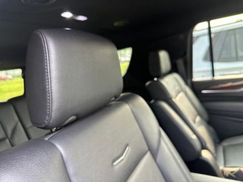 Used 2024 Cadillac Escalade ESV Luxury AWD/4WD image 13