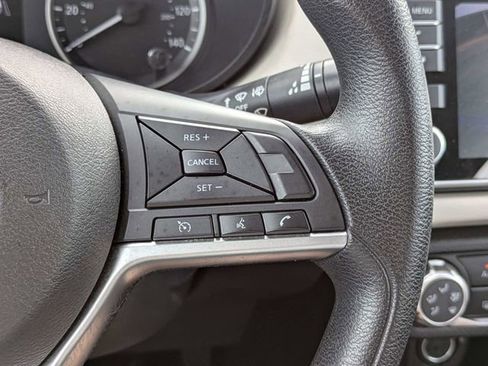 Used 2022 Nissan Versa SV FWD image 23