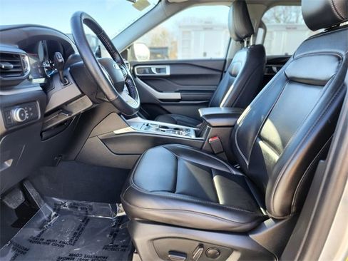 Certified 2022 Ford Explorer XLT w/ Equipment Group 202A image 19