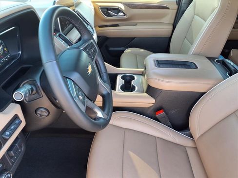 Used 2024 Chevrolet Suburban Premier image 15