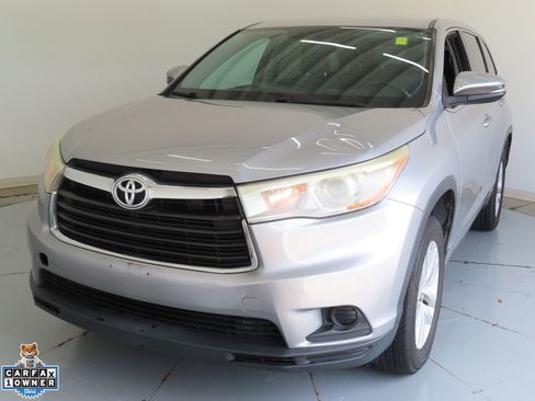 Used 2016 Toyota Highlander LE FWD image 8