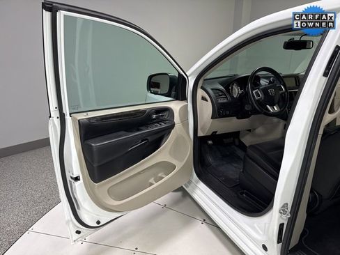 Used 2017 Dodge Grand Caravan SE w/ Power Window Group image 7