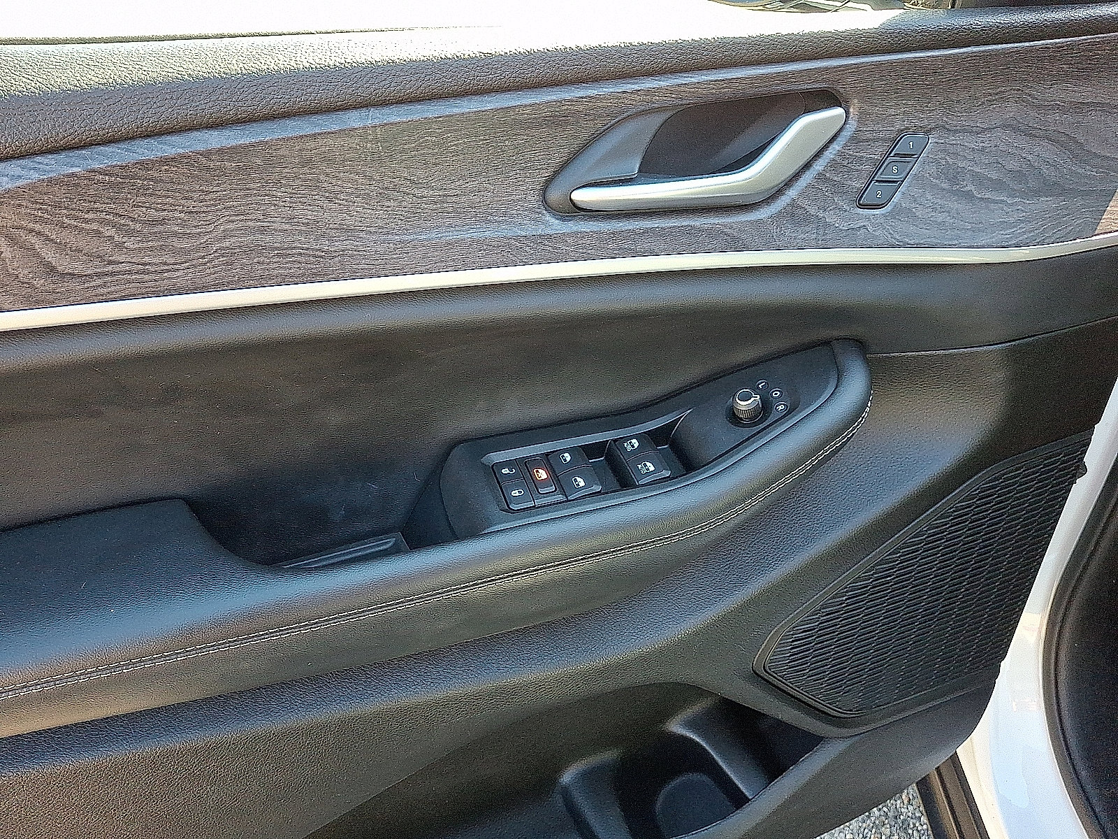 Used 2023 Jeep Grand Cherokee L Limited AWD/4WD image 14