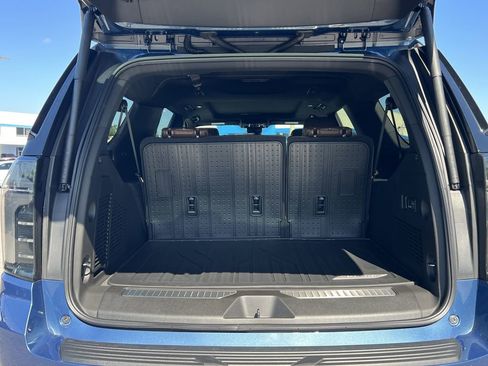 New 2026 Chevrolet Suburban High Country image 21