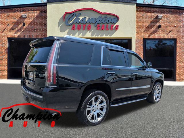 Used 2017 Cadillac Escalade Premium Luxury RWD image 4