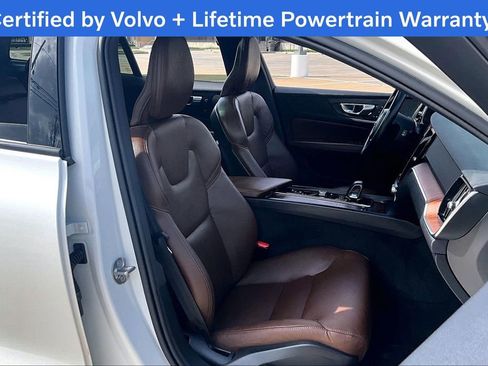 Used 2025 Volvo V60 B5 Cross Country Plus image 10