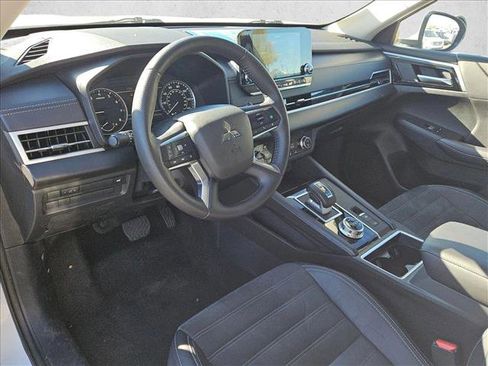 Used 2024 Mitsubishi Outlander SE Black Edition image 7