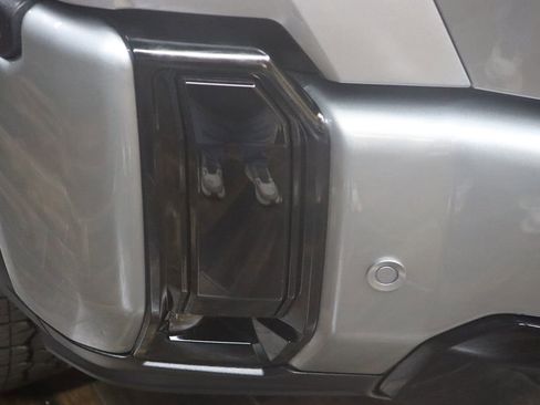 Used 2025 GMC Sierra 2500 AT4 image 16