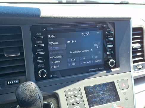 Used 2020 Toyota Sienna LE FWD image 16