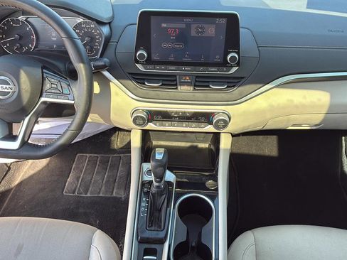 Used 2020 Nissan Altima 2.5 SV image 40